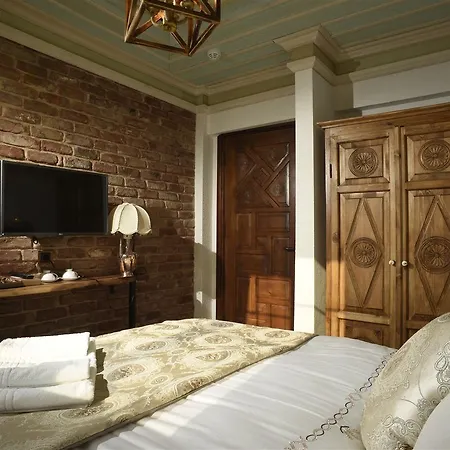 Ayşe Hanım Konağı *