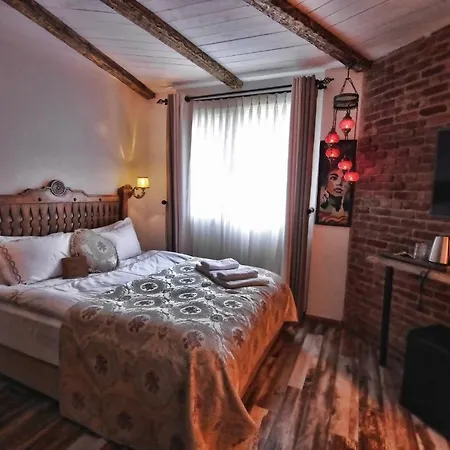 Ayşe Hanım Konağı *